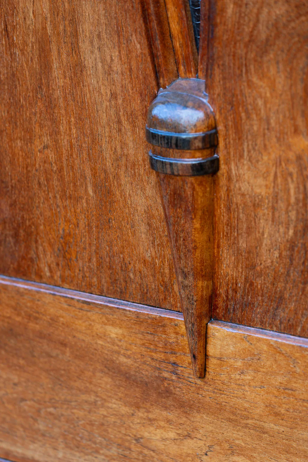 Houten element in de voordeur